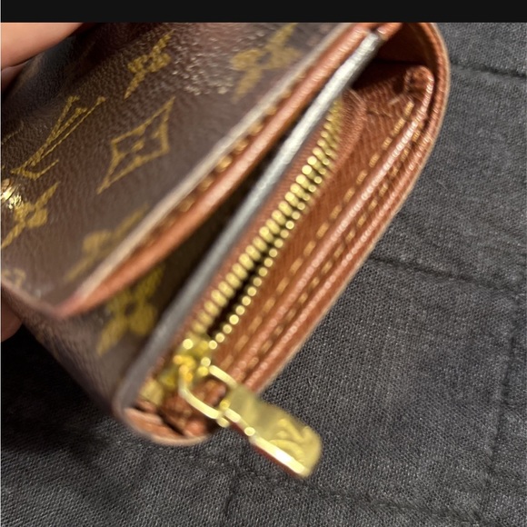 AUTHENTIC LOUIS VUITTON PURSE AND WALLET - Picture 4 of 12